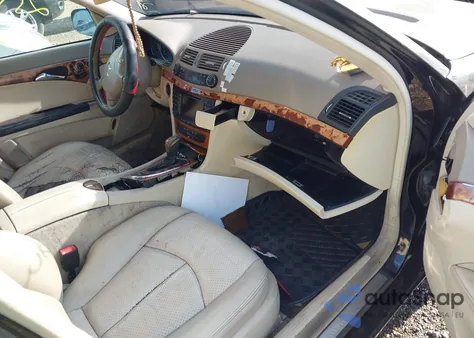 2004 Mercedes-Benz E 320 z USA, uszkodzony, nr VIN WDBUF65J24A415467